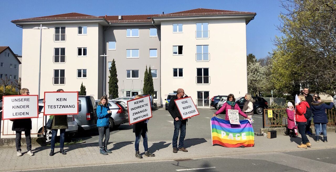 Du betrachtest gerade 15.4.2021 Erste Demo vor dem Schulamt